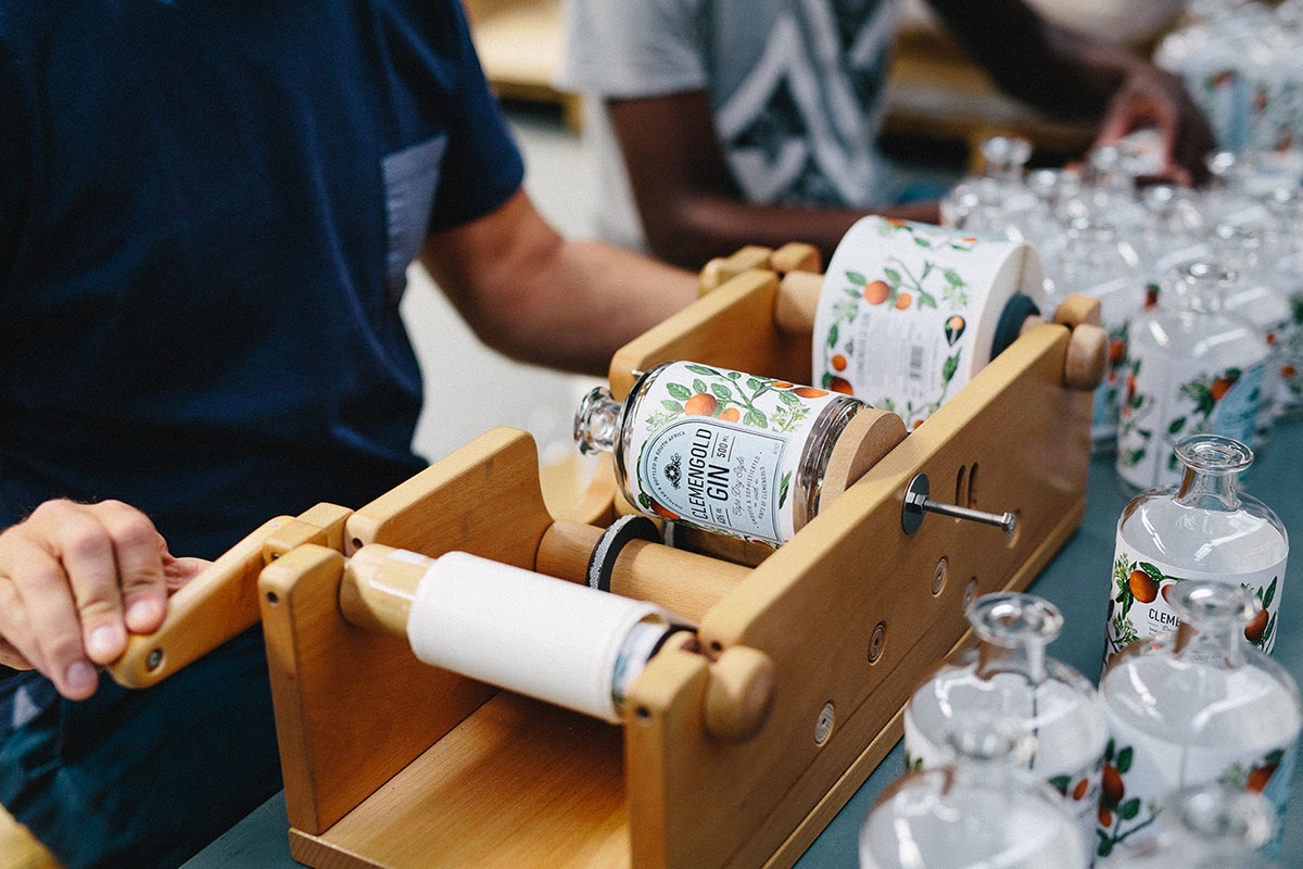 經(jīng)典海角干燥風(fēng)格,淡淡的柑橘味白酒包裝設(shè)計