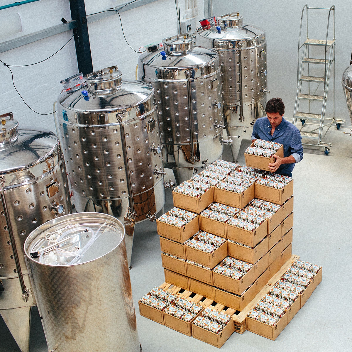 經(jīng)典海角干燥風(fēng)格,淡淡的柑橘味白酒包裝設(shè)計