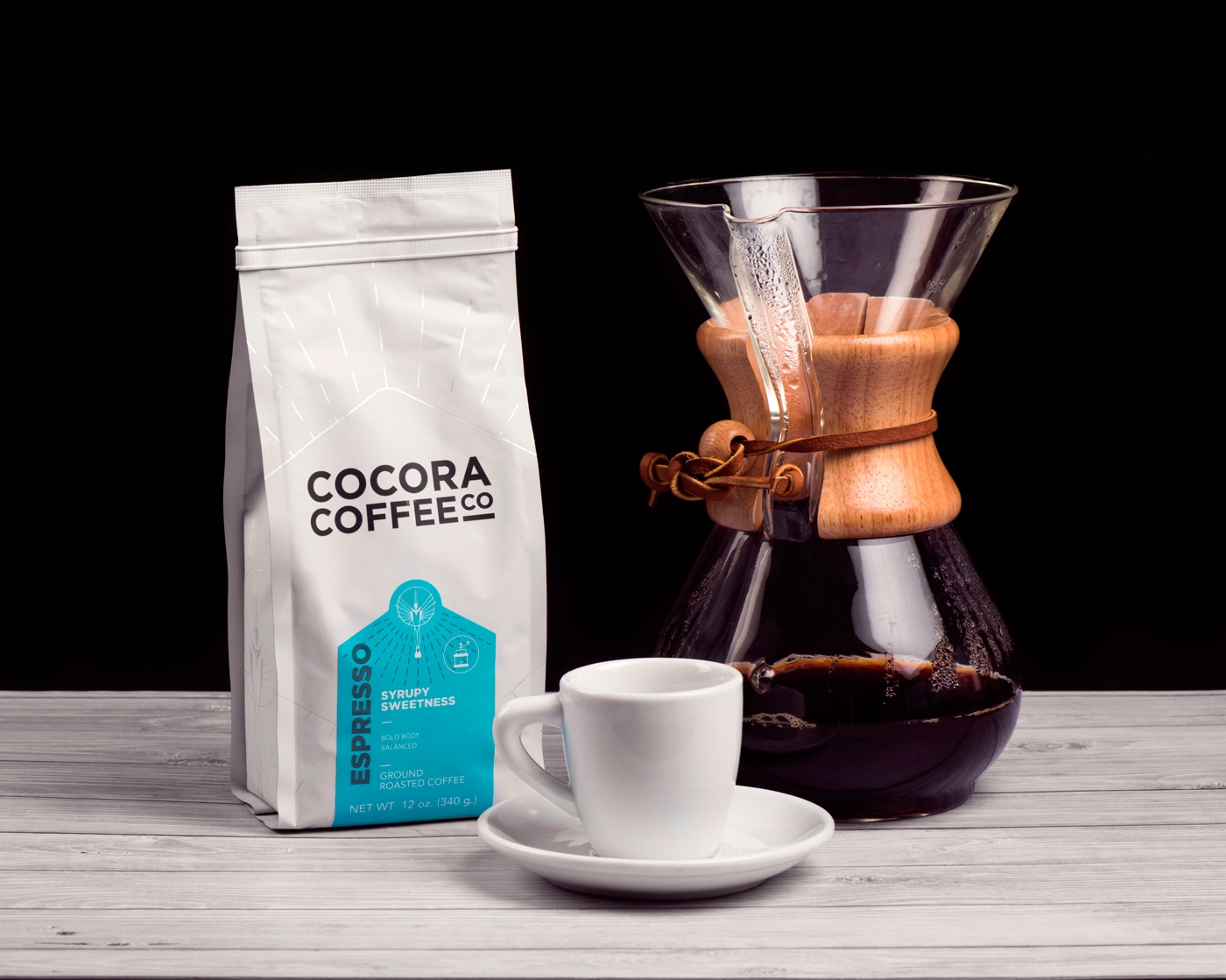 為一個咖啡杯,一個街角咖啡店,做整體的品牌包裝設計