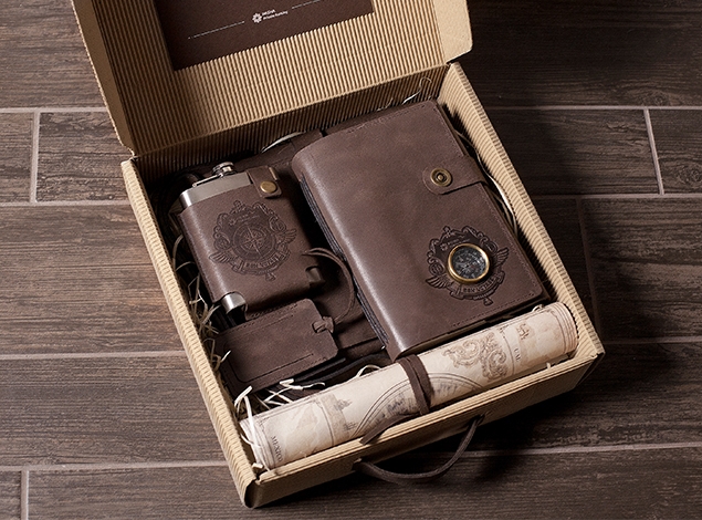 銀行圣誕禮物-郵票與皮革產(chǎn)品包裝盒設計