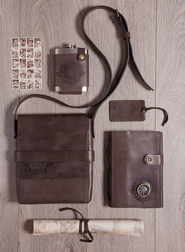 銀行圣誕禮物-郵票與皮革產(chǎn)品包裝盒設計