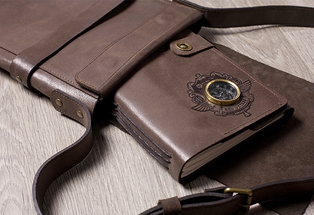 銀行圣誕禮物-郵票與皮革產(chǎn)品包裝盒設計